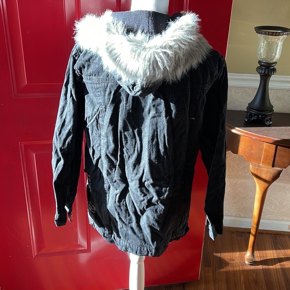 Ladies scam Facebook coat sz med - Picture 3 of 4